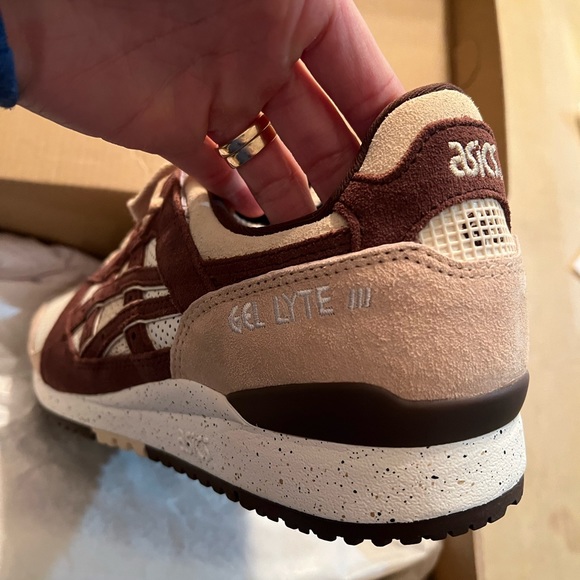 Brand new in the box unisex ASICS sz 8 mens or 9.5 womens - Picture 2 of 5